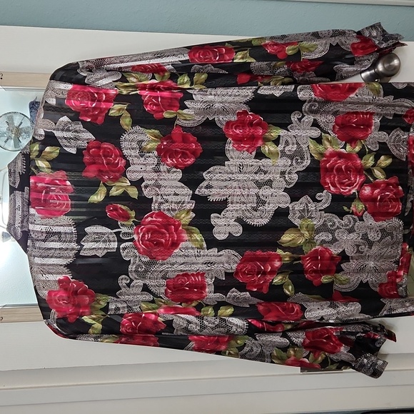 Allison Daley Black and Red Floral Lace Blouse - Picture 4 of 4